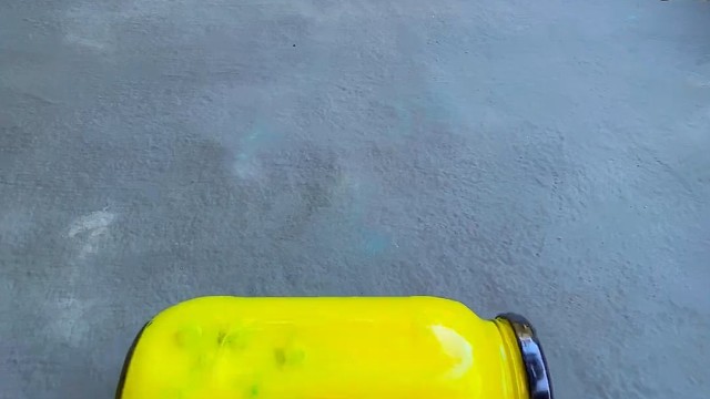 楼梯滚瓶子爆破解压时刻