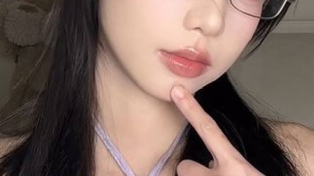 梦中情冻出现了！越涂越润的唇冻谁懂呀！ #唇釉 #嘟嘟唇 #镜面唇釉 #唇蜜 #不沾杯不掉色