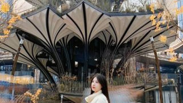 人又多又杂的景点 怎么拍打卡照？ 茫茫人海，你也能当主角 #华为Mate70pro+#主角时刻#打卡