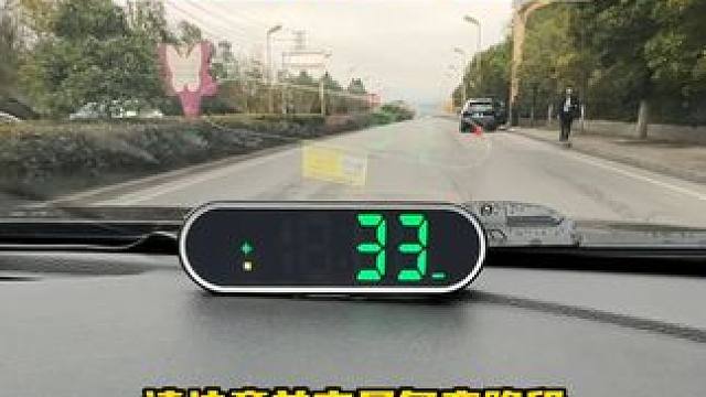 很多朋友买了车，连这个都还不知道，它不需要流量，不需要卡，插USB供电即可使用，车速，语音播报，真的