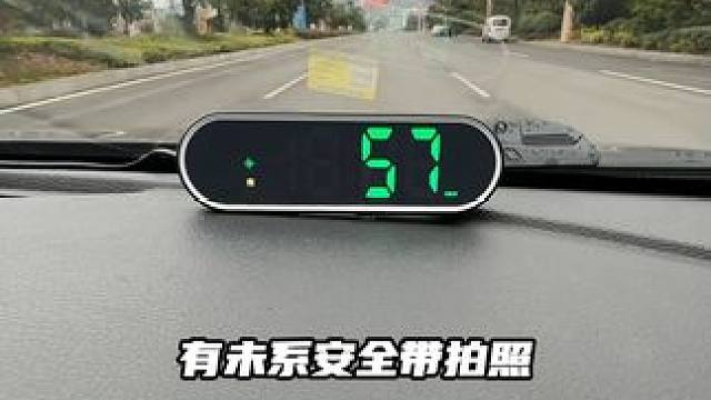 不要流量，无需插卡，车上有USB即可插电使用，车速，语音播报，真的太方便了。