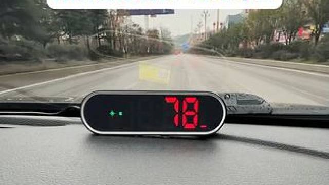 不要流量，无需插卡，车上有USB即可插电使用，车速，语音播报，真的太方便了。