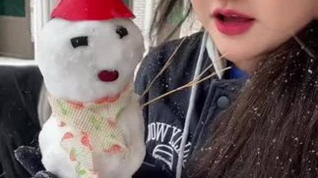 笑死我了，去年的今天我把抠姐做成了雪人