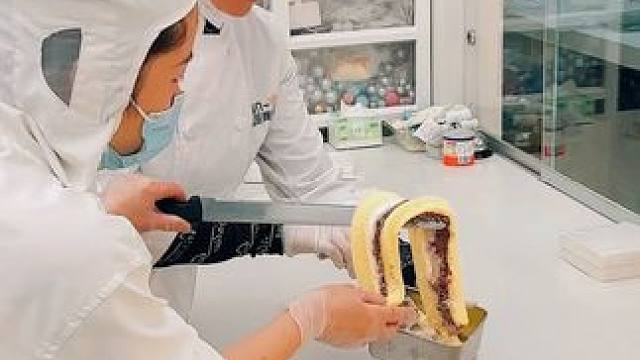 每天不吃午饭，就等吃血糯米芋泥奶酪砖的边边，今天主管敞亮哈，给我切这大边边。#血糯米芋泥奶酪砖 #芋