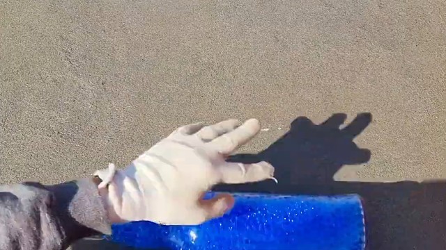 楼梯滚瓶子爆破解压时刻