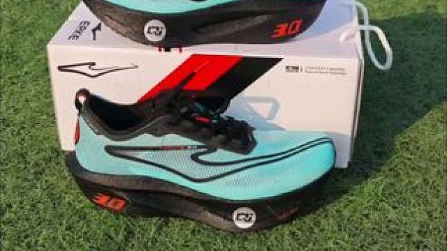 鸿星尔克 芷境 3 小米SU7联名款火爆来袭 鸿星尔克芷境3，我拿到的这双配色是小米su7联名款克莱