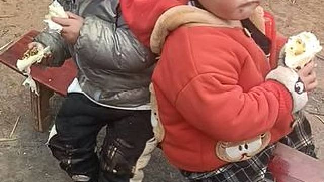 今天买了包子给双胞胎吃。#内容启发搜索 激励计划