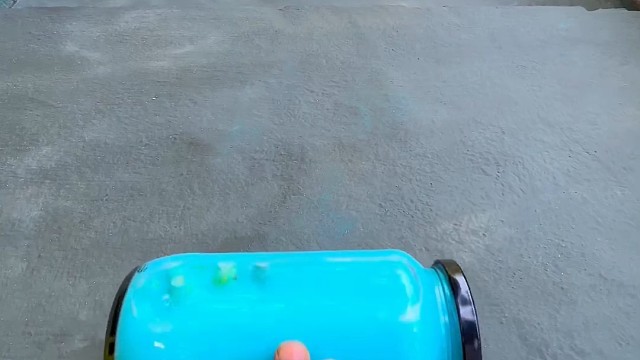 楼梯滚瓶子爆破解压时刻