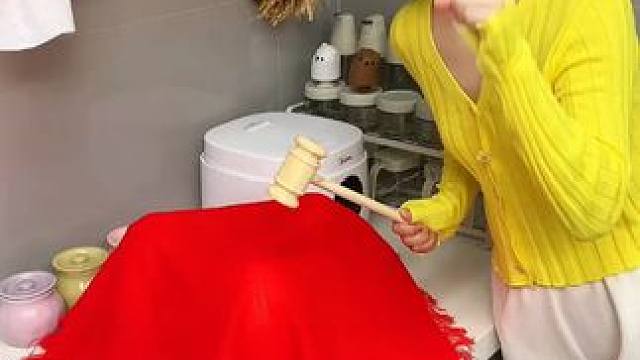 可站立不倒翁饭勺 家里饭勺沾满米饭的，
可以试试这个不倒翁饭勺。不粘米饭勺，用完还可以站立在台面，干