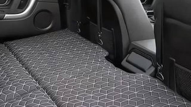 很哇塞！车载折叠床、自由翻滚、折叠不占空间、外出即停即铺即睡、出差旅行必备、方便又实用#汽车用品＃车