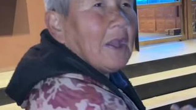 流浪大姐住所被人破坏，又找到了温暖的窝，不能遮风挡雨 #流浪大姐现年生活