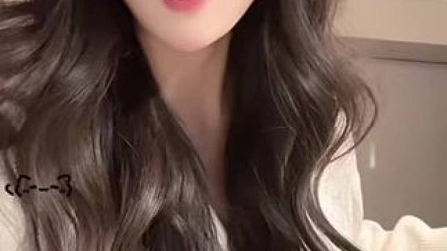 我可简单着呢～#甜妹 #左看右看上看下看 #这个bgm好甜呀