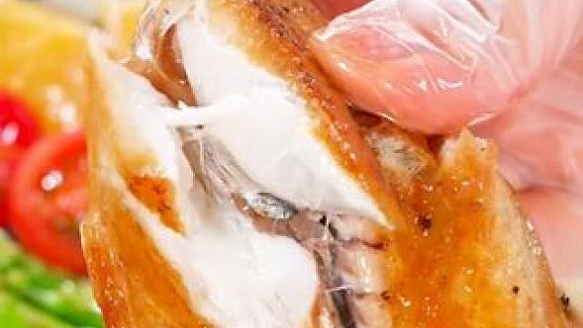 小黑意外捕获大群鱼获，最后竟然被老板给这样处理了！#青花鱼 #鱼肉 #鲭鱼 #青花鱼片