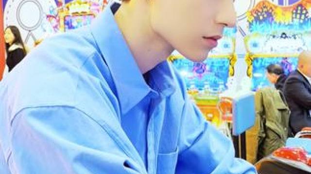 恋爱互动剧《无法抗拒的他们》 #无法抗拒的他们  这是我给你抓的小兔兔～哎呀你就让我给你表现一下嘛！