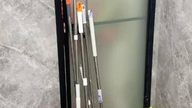 吸盘拖把架 家里的拖把像这样挂在墙壁上面不就卫生方便多了，装门后面既美观还不会影响开关门#免打孔  