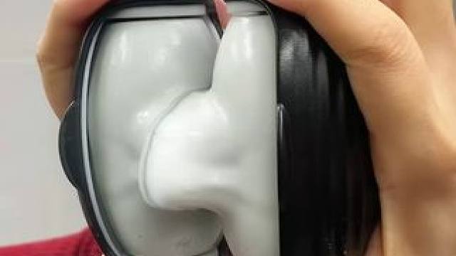 粘毛器 神奇的粘毛器!不仅能轻松清理头发和猫猫狗狗掉落的毛发，水一冲就干净能继续用了 #粘毛神器  