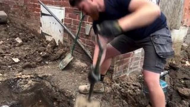 灌浆砌墙。 #施工工艺 #能工巧匠 #砌墙 #结实耐用 #技术活