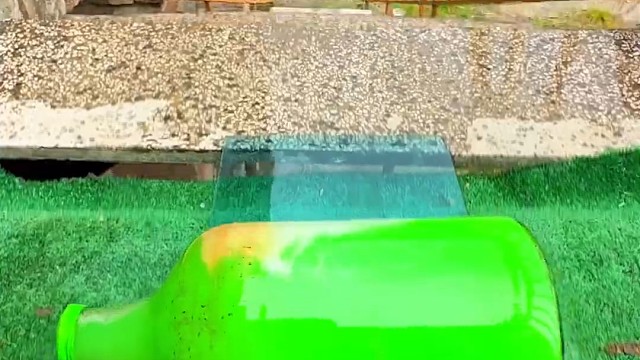 楼梯滚瓶子爆破解压时刻