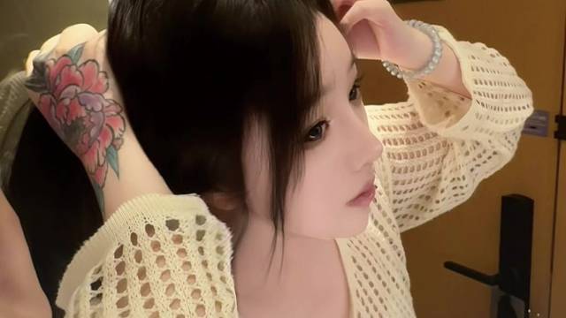 一拳给自己打晕 开睡