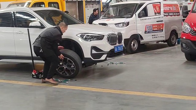 闪援移动轮胎店