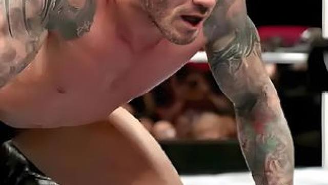 兰迪奥顿vs乌索兄弟中！#WWE #兰迪奥顿 #罗门伦斯 #乌索兄弟 #摔角