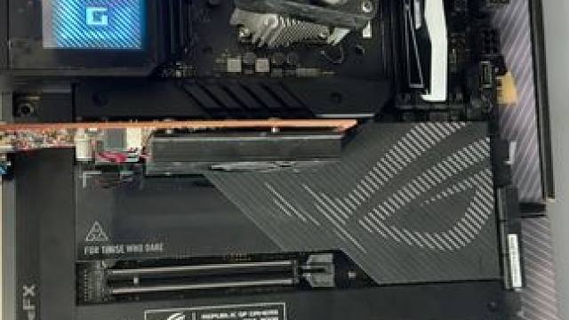 华硕ROG790主板，这怎么成这样了 #电脑 #主板 #显卡