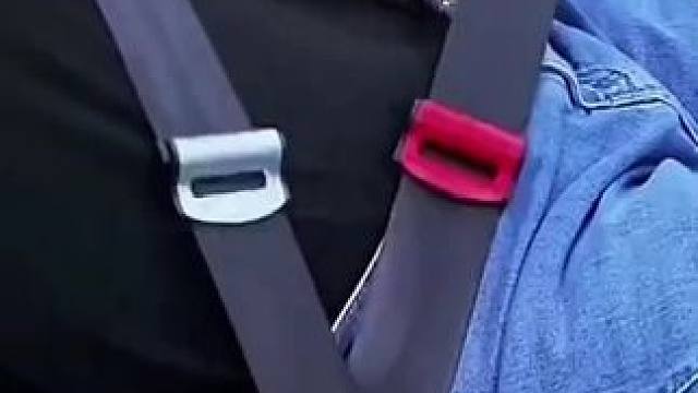 #上热门很哇塞！安全带限位器，开车防止勒脖子，勒肚子，美观实用#行车安全 #有车必备 #汽车好物#把