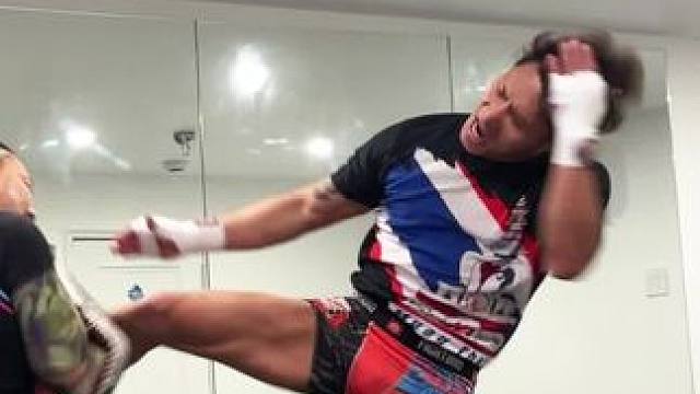 泰拳培训 泰拳连扫踢
#泰拳 #教练培训