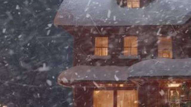 外面有暴风雪，呆在温暖小屋里不要外出，放松下来休息吧 #助眠视频 #解压助眠 #深度睡眠 #睡眠音乐
