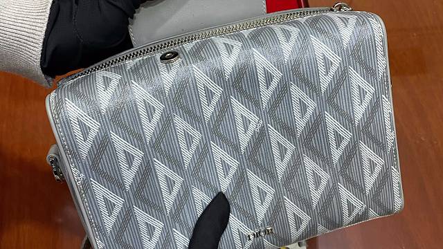 在线上卖海鲜？迪奥包包能帮忙