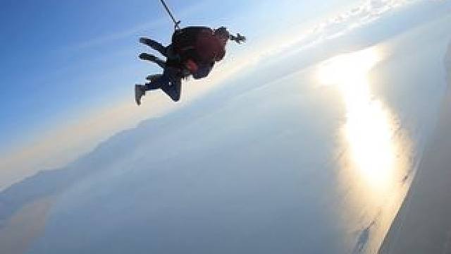 快乐和自由应该永远被置顶 #赛里木湖跳伞