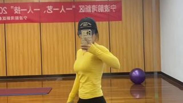 练一下吧 #撸铁女孩 #健身 #穿搭 #健身穿搭 #见人不如健身