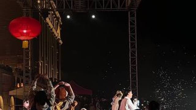 咱们川影的篝火晚会不亚于一个万人演唱会！#新年晚会 #篝火晚会 #四川电影电视学院