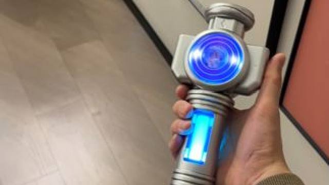 没有男生会拒绝这把转轮伸缩光剑吧~ #有男生会拒绝这个玩具吗 #光剑