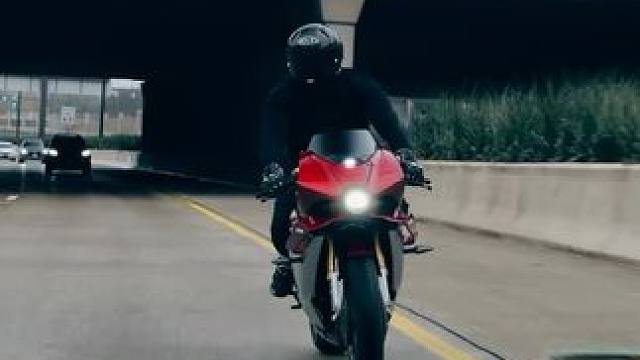 行走的艺术品#奥古斯塔superveloce1000 #川崎zx10r #宝马s1000rr