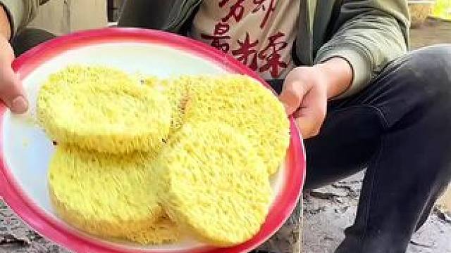 #我的乡村生活 #农村美食 #农村生活 
煮个海鲜面太香了