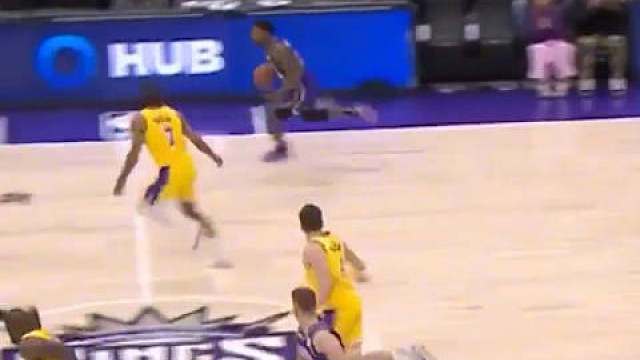 别不爱听，随着库里年纪慢慢上来，纯靠投篮以后个位数的得分会越来越多，不像詹姆斯有体力猛突几个随便上双