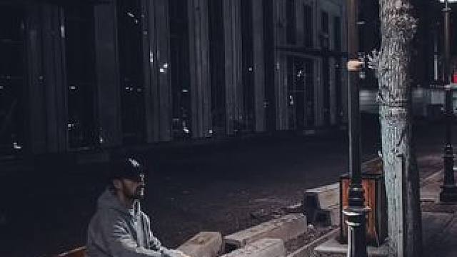 夜晚拍照如何构图教你一个简单技巧 #手机拍摄小技巧 #日常vlog #夜晚拍照才有感觉 #夜景拍出高