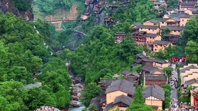 总要和心爱的人手牵手，来赴一趟现实版的仙侠梦吧～#旅行推荐官 #望仙谷 #仙侠