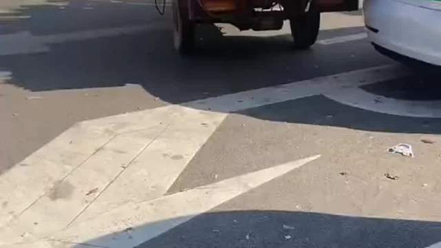 车辆停放中被剐蹭怎么做#每天一个用车知识 #汽车小知识