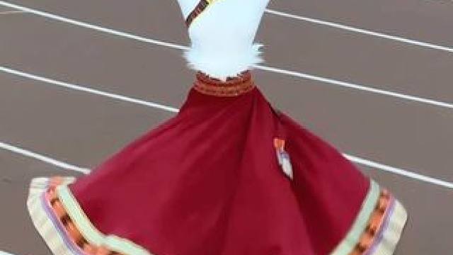 天快黑了，洗完回家#民族舞 #藏族舞 #洗衣歌踩点舞