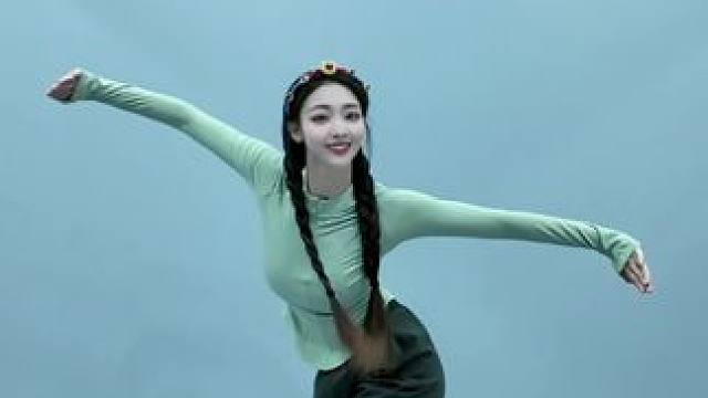 #洗衣歌踩点舞 #藏族舞 #舞蹈翻跳 #国风古韵 我也来跳洗衣歌啰，太欢乐啦～