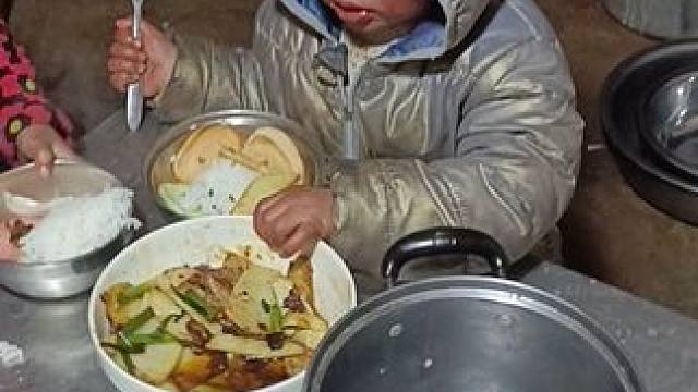 吃个饭都不能安静一下，只有经历过的才懂。#内容启发搜索