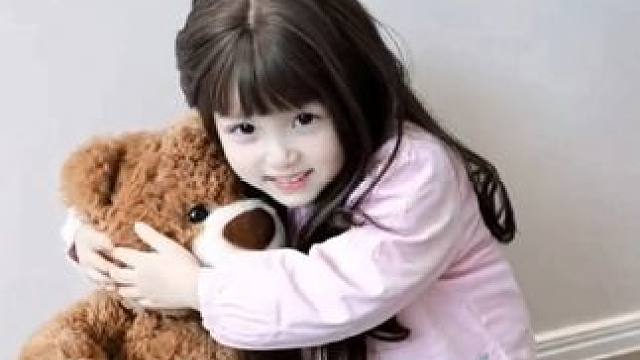 我不允许你们不知道这个AI拥抱特效，它尊嘟生动诠释了AI存在的意义！！！#告别2024用力去拥抱  