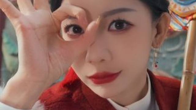 新年到，鱼灯俏。舞者欢，福运绕。鱼灯舞起乐陶陶，好似祥龙把春报。#百味中国节