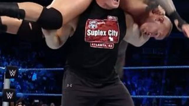 兰迪出其不意打上RKO，布洛克无视保安进场复仇 