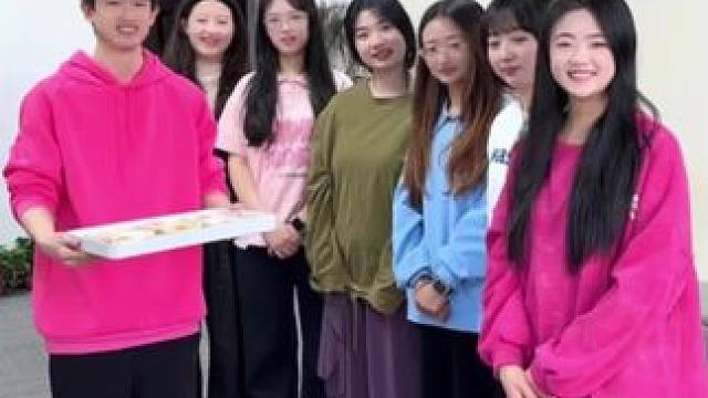 做鸡蛋挑战，哈哈有意思 #办公室日常 #办公室游戏 #美食 #搞笑