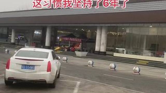 跑高速每跑100公里我都会进一次服务区 ，给发动机散热半小时再行驶，最好把火花塞拆下来冰镇一下，这个