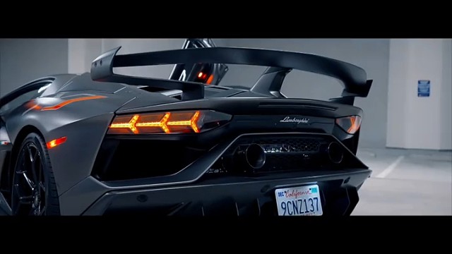 这迷人的外形和发动机的轰鸣