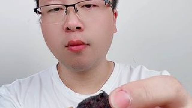 香迷糊啊桑葚紫米饼，吃不够！ #桑葚紫米饼 #谁不爱这一口糯叽叽呢 #一口下去超满足 #软糯香甜 #